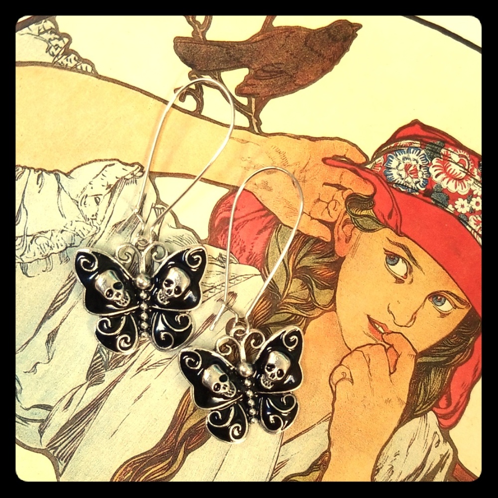 3FOR$18 Skull Moth Earrings